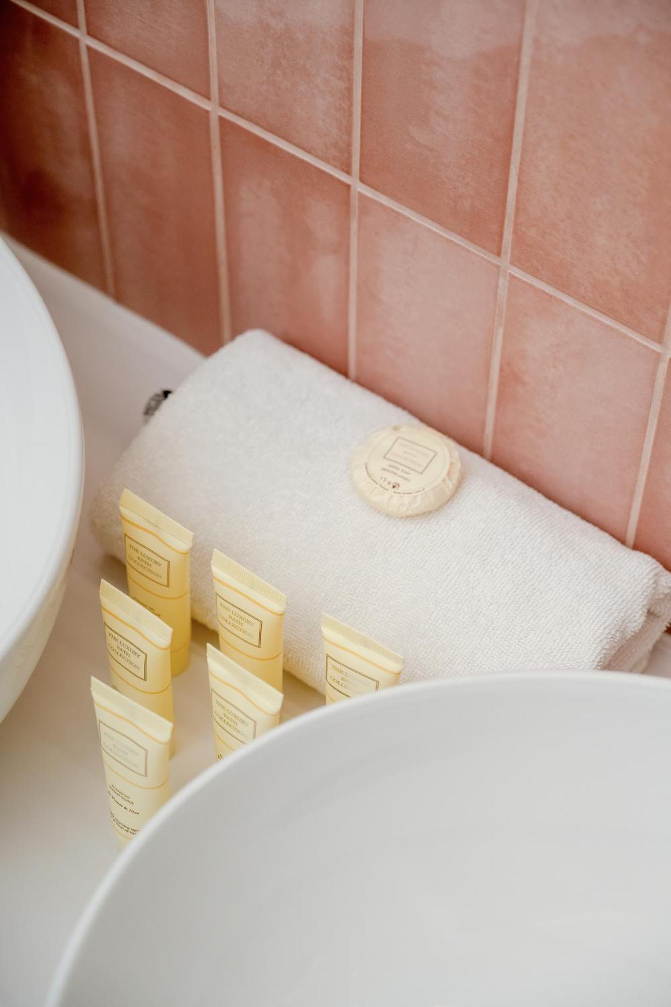 Elegancki Apartament Z Parkingiem Blisko Starego Miasta By Noclegi Renters Wrocław Eksteriør bilde